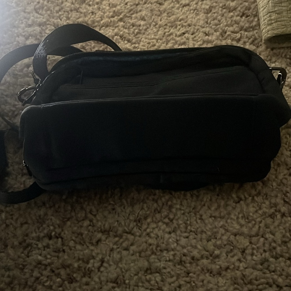 LUG Scoop Crossbody Bag - Picture 8 of 8